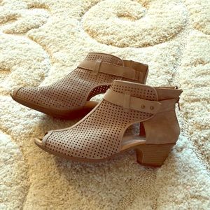 Nude earth booties